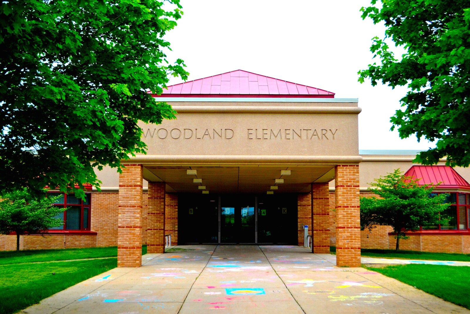 Woodland Elementary is a learning community that promotes the growth of well-rounded citizens. We believe all students can learn, collaborate, create, and grow.