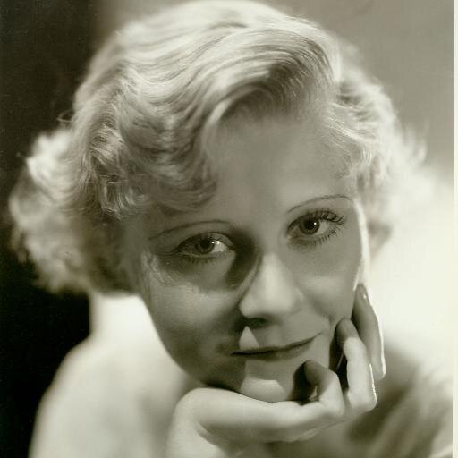 Inspired by 1930's Hollywood.  Tweets about vintage fashion, classic Hollywood, and Peg Entwistle.