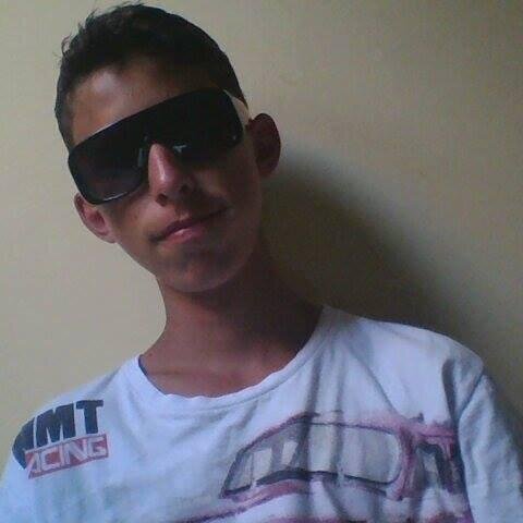 Gosto de futebol,Gremista com mto orgulho ,carro baixo e som alto,Funk.