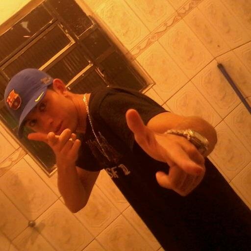 Ta ruim pra voce. tbm ta ruim pra mim.Ta ruim pra todo mundo. o jogo é assim, sem sorte no jogo ; feliz no amor
quem nasceu pra malandragem não quer ser doutor
