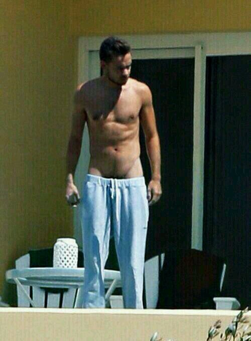 Melovesle1D's profile picture. In love with people who don't even know i excist...

♥ Dutch directioner ♥

♡ Loving Disney forever ♡