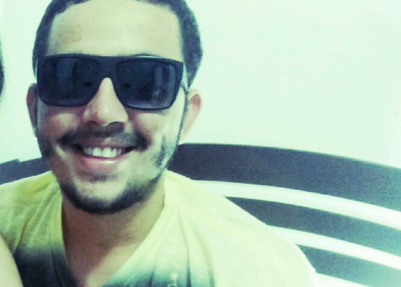Perdoe rapidamente. Beije lentamente. Ame verdadeiramente. Rir incontrolavelmente e nunca se arrepender de tudo o que fez você sorrir.