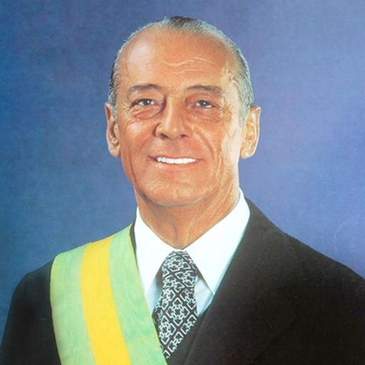 O último dos moicanos. Gremista dos bons. O cara que mandou a Fifa pastar nos anos 80. Apreciador do cheiro de cavalos. E presidente dessa bagaça.