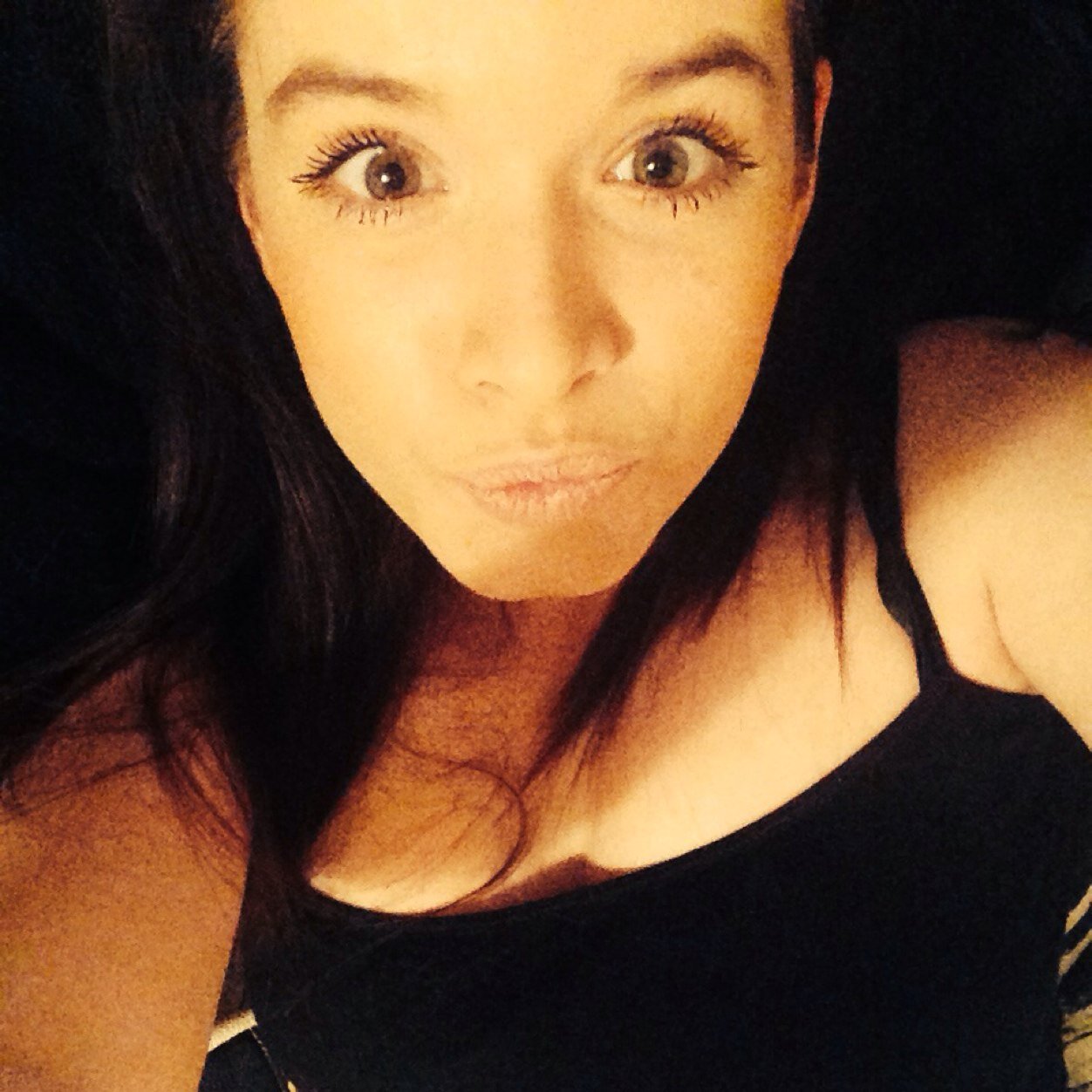 Sasha James.. im a twatter on twitter!! follow me i'll follow back :D
