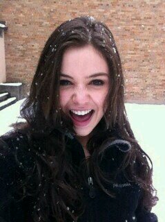 Una cosa es segura estar sentado y sentirse miserable no hara las cosas mas felices. Selenator. Belieber. Directioner. Reader ∞