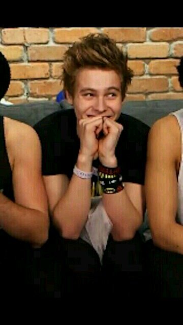 NirvanaLuke1's profile picture. FREE FOLLOW GO AND FOLLOW @DaCurlyQuiff GET HER TO 10K!!