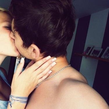 Hola wejvcjufdvbg (Y) (: Soy el fan#1 de mi mujer.