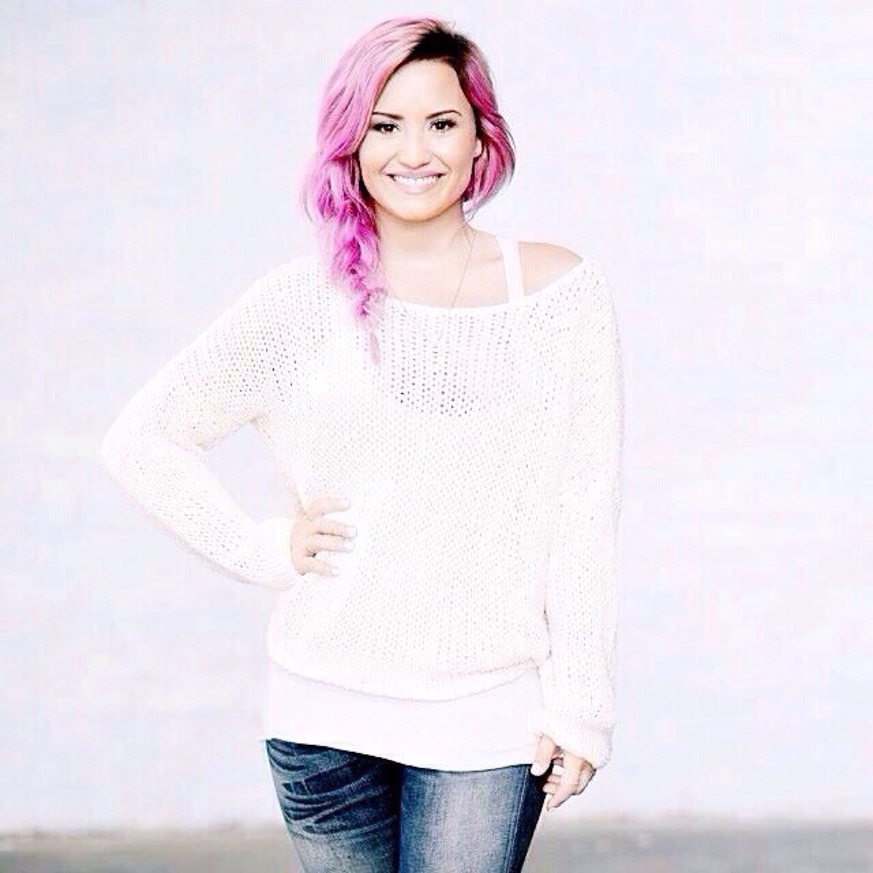 THIS IS A FREE FOLLOW FROM @LOVATOPILLOW
