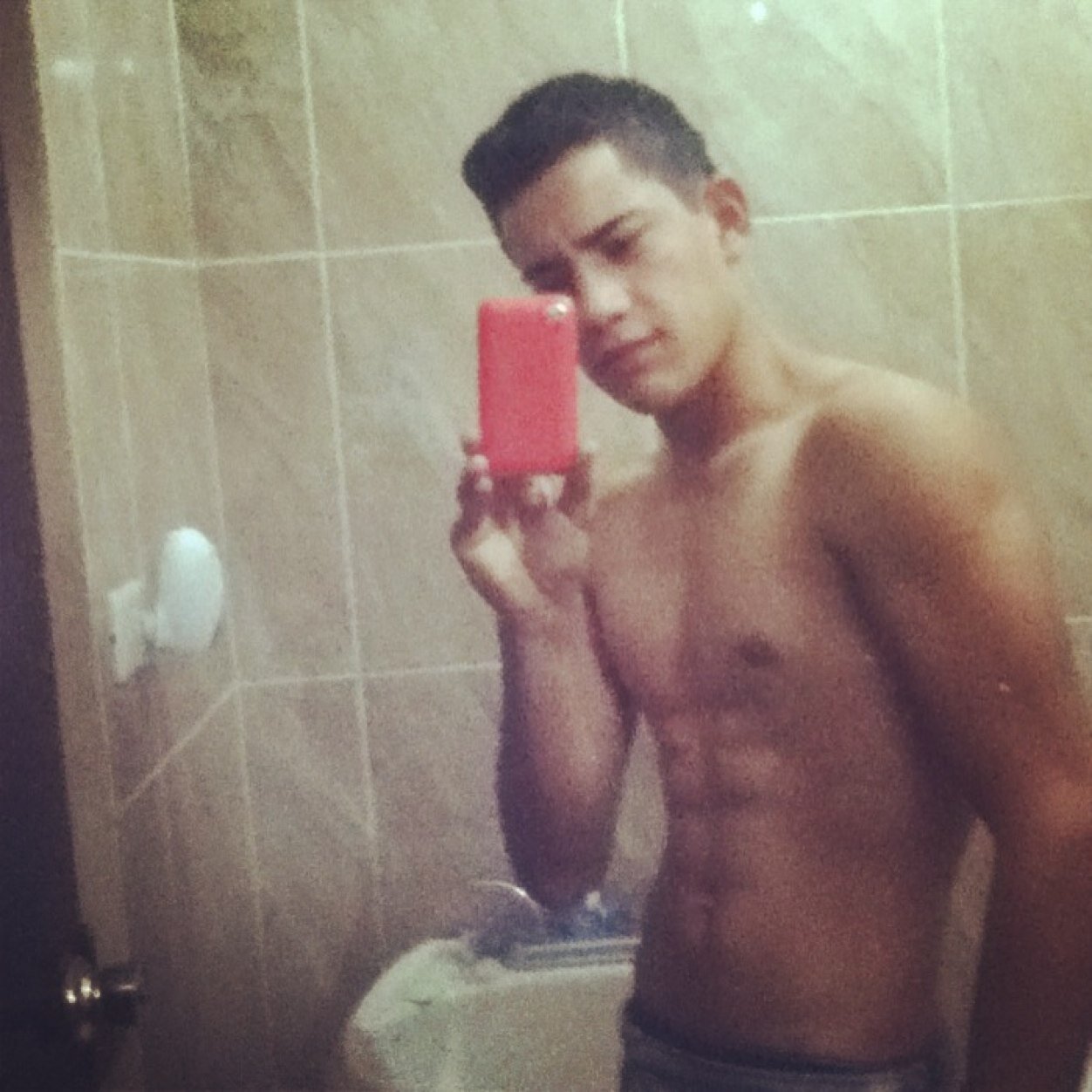 http://t.co/hAor2qoawN
Amor para mi es lo mas bello que a tu vida puede llegar, es querer, adorar, y en ocasiones sufrir