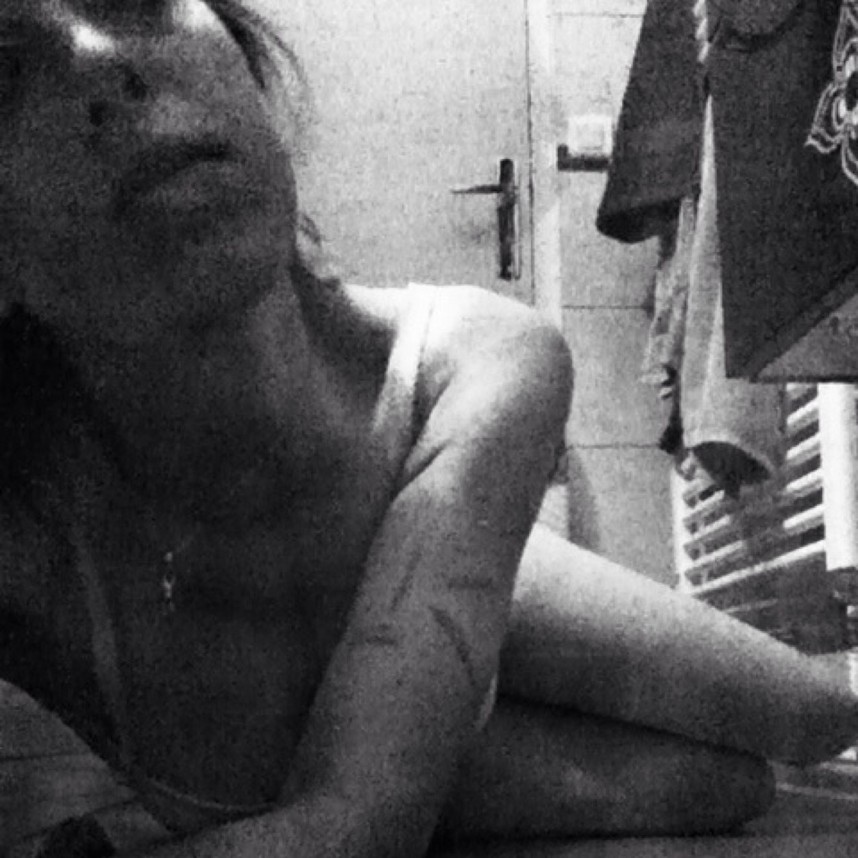 17 years old girl. Depressed, ED thoughts & suicidal (not diagnosed). Life isn't worth it.