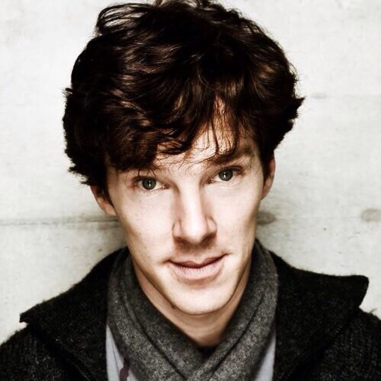 Suit_and_Violin's profile picture. I'm a Consulting Detective, the only Consulting Detective, I invented the Job. My best friend is #JohnWatson (age varies between 7-30. RP account only)