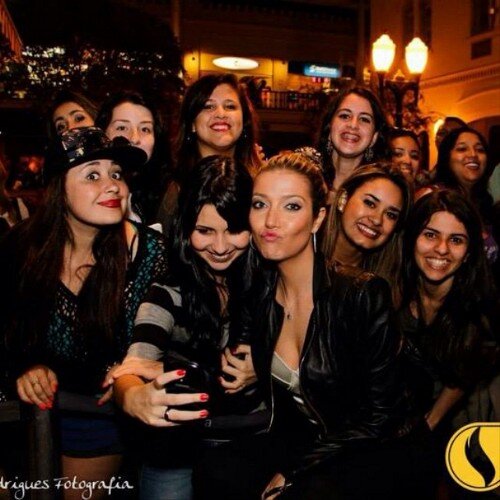 Por: @ma_avila @priscilaogg @ThaisCarolineh @umacarolmoraes @hiiza_ @bealavia @Shimada_27  @michelbezerra e  @kaaheffi