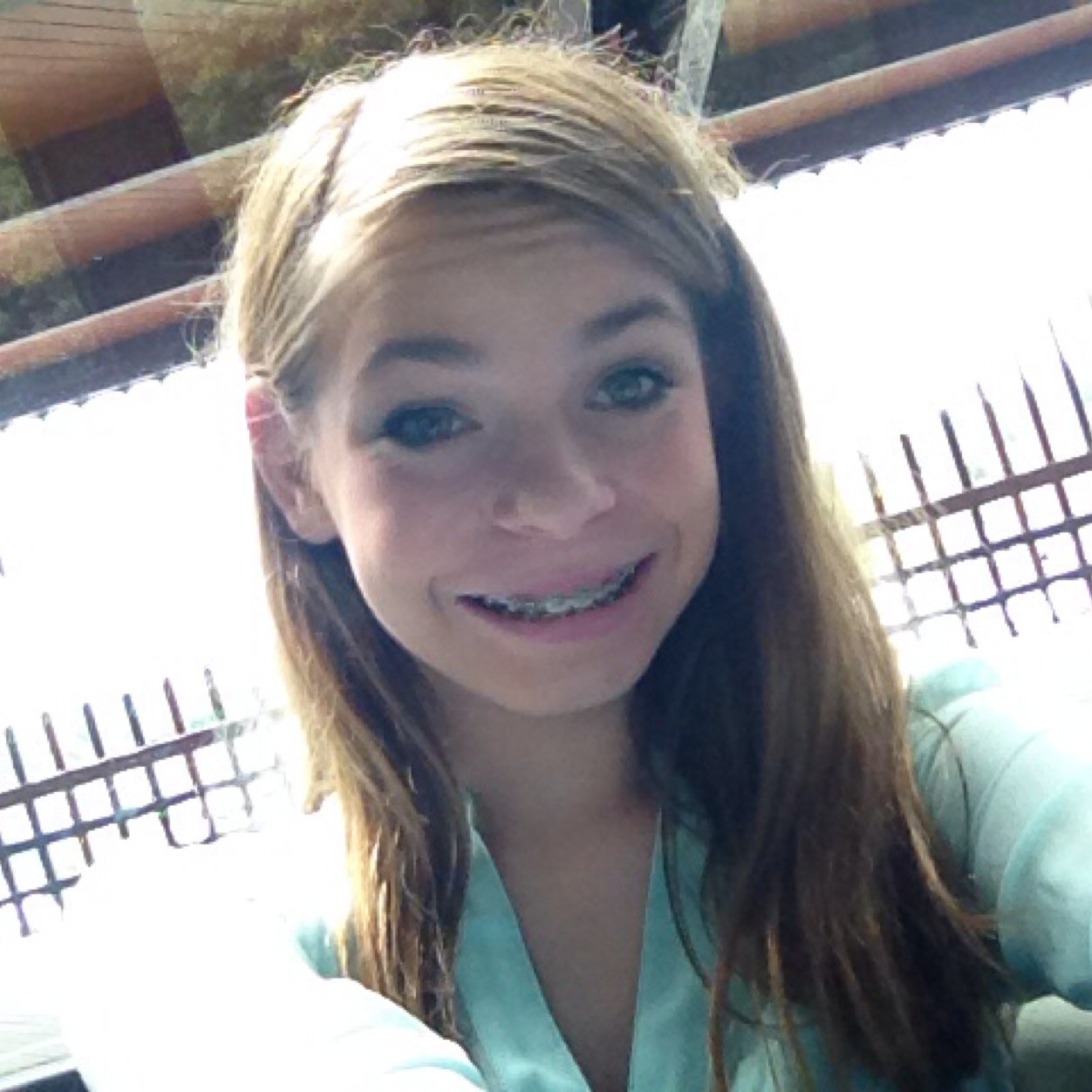 makeupminnie18's profile picture. Youtube 
Minniemakeup18