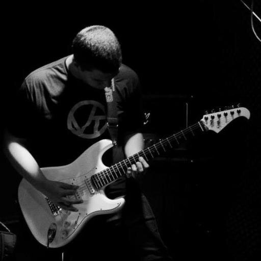 Guitarrista da @Overturnband