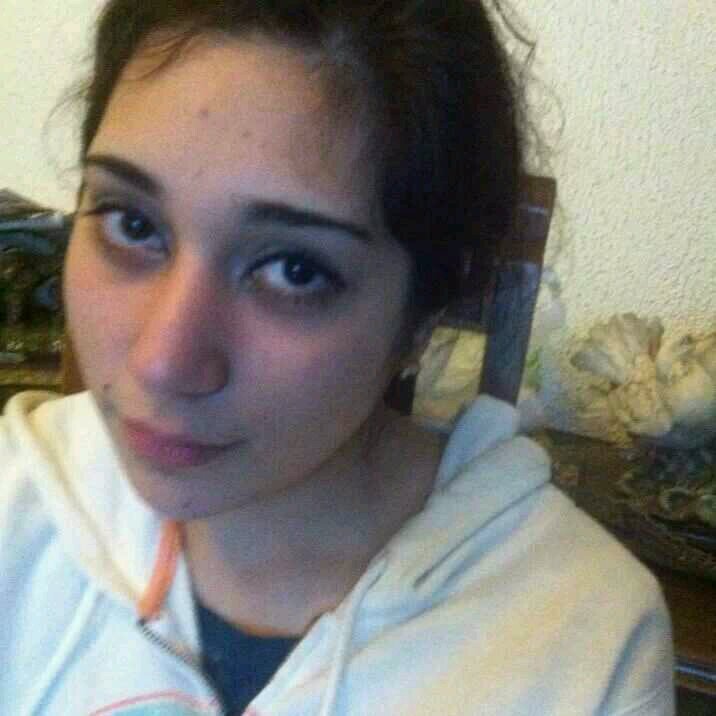 16 años. Animalista y media artista.