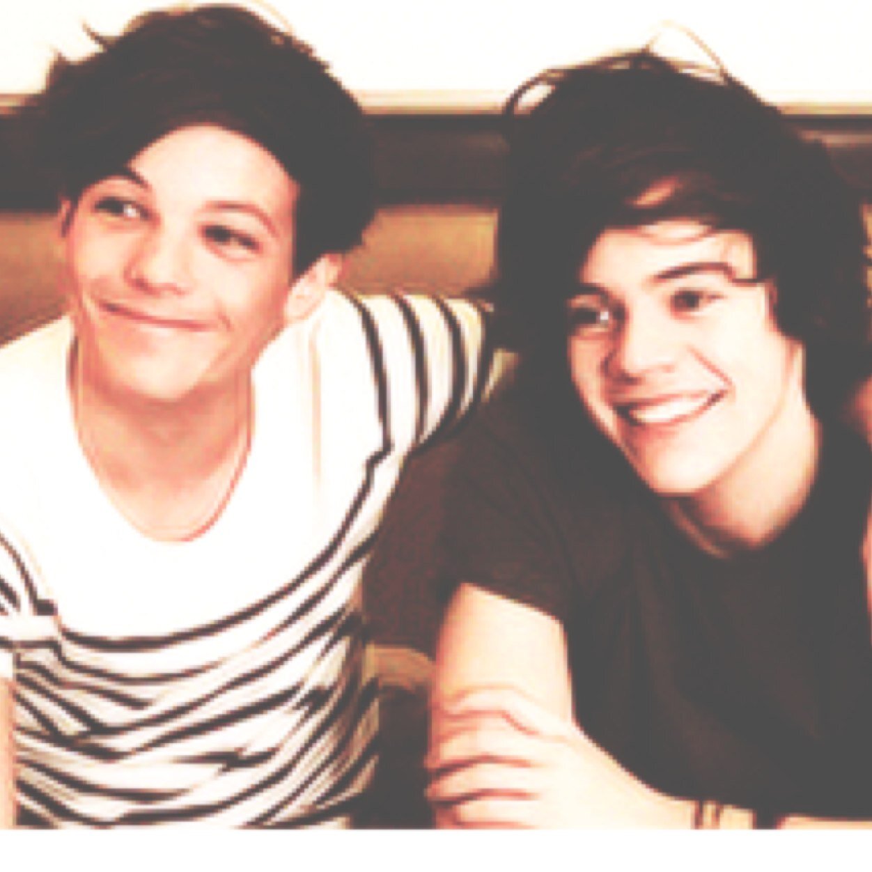 Hey guys ily please follow me on @twinkleyedlou