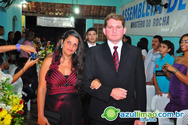 sou universitária em psicologia,casada,mãe ,evangélica ,amo um churrasco com minha família,cachoeira,praia ,amo viver intensamente ,
