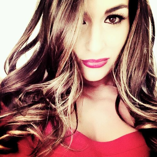 hey my name is Nicole aka nikki bella. Rp/single/ catch me on total divas on E!/former divas champion