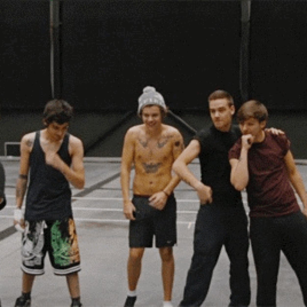 LouisArseP's profile picture. follow @omgniamm_ she gave you a free follow and she follows back