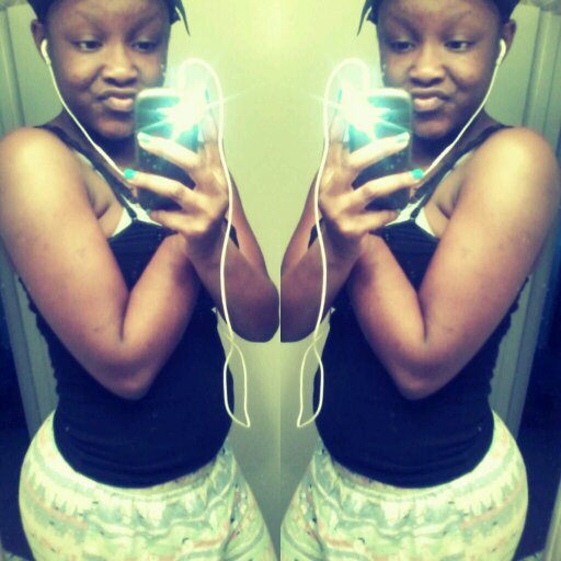 im just a pretty &'n young girl that youu should follow i'll follow back too 