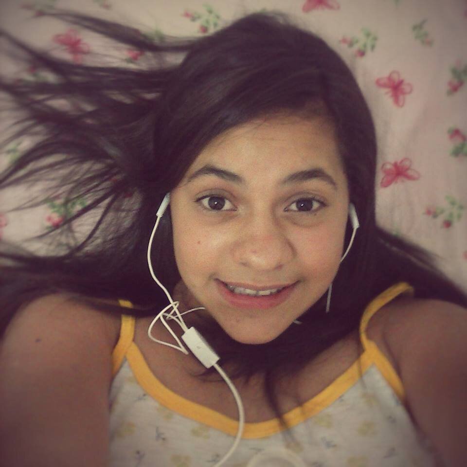 Adoro dormir , comer , escutar Nirvana e CBJR , e sou legal 2 bjs *