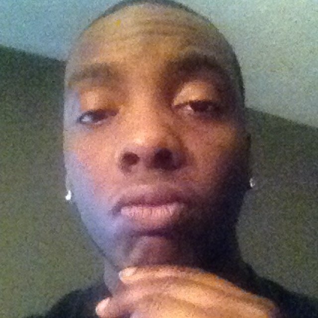 ElloEstee's profile picture. 