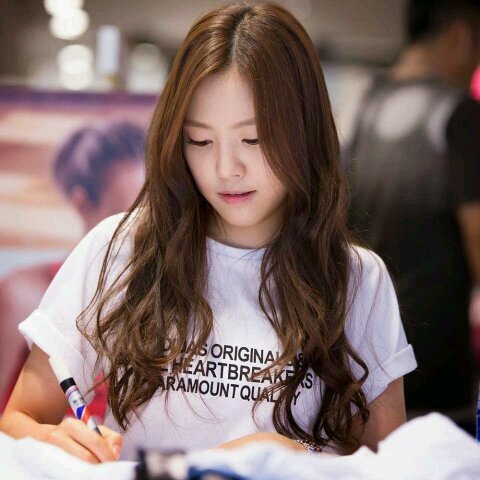si pemilik hidung mancung dari apink ( ͡- ͜ʖ ͡- )