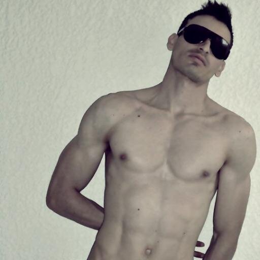 Soy un buen tipo, soy guapo, soy pasivo, soy guapo, divertido, guapo, amo el gym, ya dije guapo tambien?