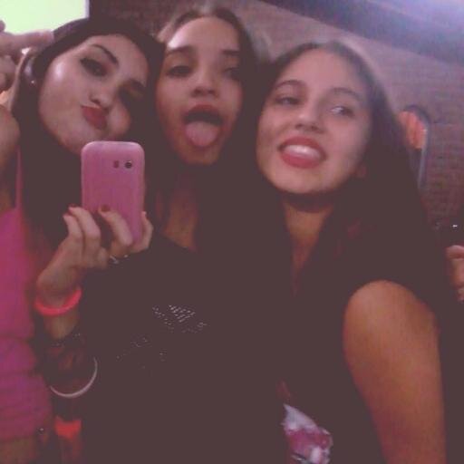 valechappi's profile picture. ¿Bullyng? ¿Racismo? 
Los pandas son gordos, blancos y negros. Y todo el mundo los ama.