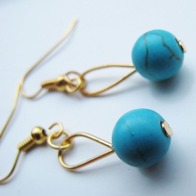 gem collector, jewellery maker, volunteer