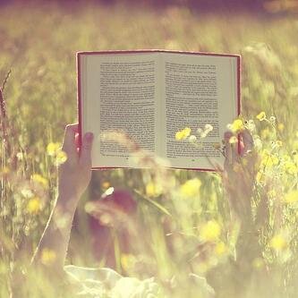 Medico , amo  leer , viajar, soñar   y el chocolate , Politicamente incorrecta .