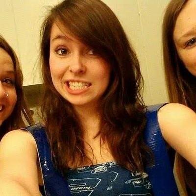 Laura_says_shit's profile picture. 