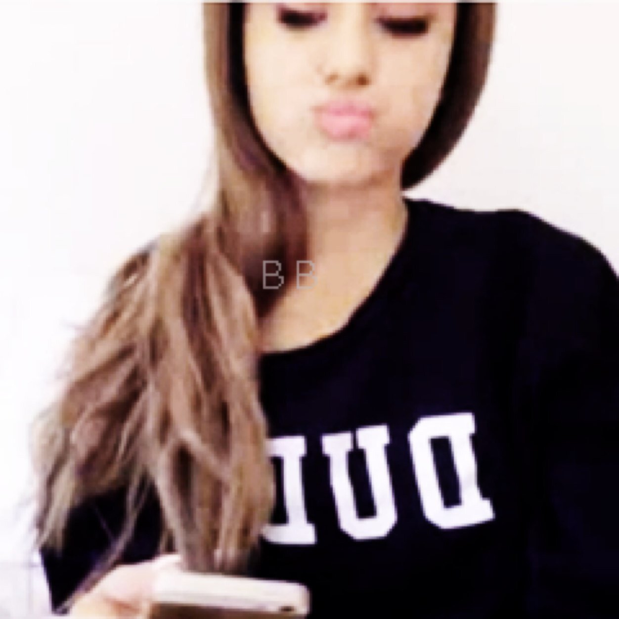 GO FOLLOW @sleepyariana_ BC SHE FOLLOWED YOU ON THIS ACC