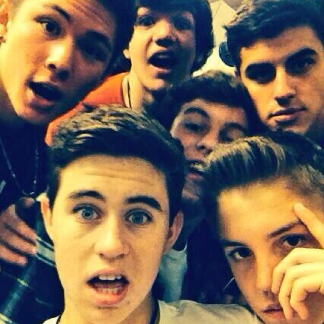 angelichoran's profile picture. ✨just pretend theres a cool bio here✨ i love bands and books ☁okay? okay.☁ ✌✌✌