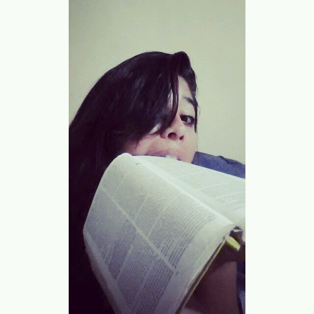 EXAGERADA, jogada aos teus pés Jesus, sou mesmo EXAGERADA. #EusoudomeuamadoEeleémeu ♡♡♡