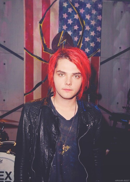 BruceJuicee's profile picture. MCR is everythang u could ever dream of. the sexiness, the emotion, the emoness, everything perf. Lets not forget Gerard ;)