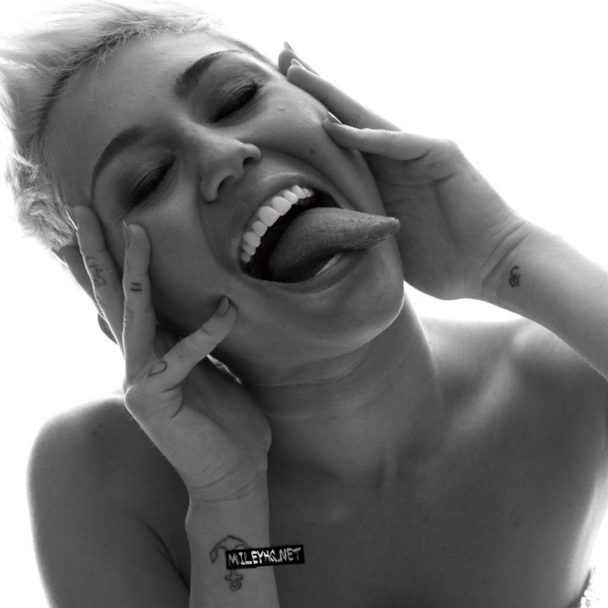 Smiler ♡ Little Monster ♡ Barbz ♡ Glee Cast ♡ Gossip Girl ♡