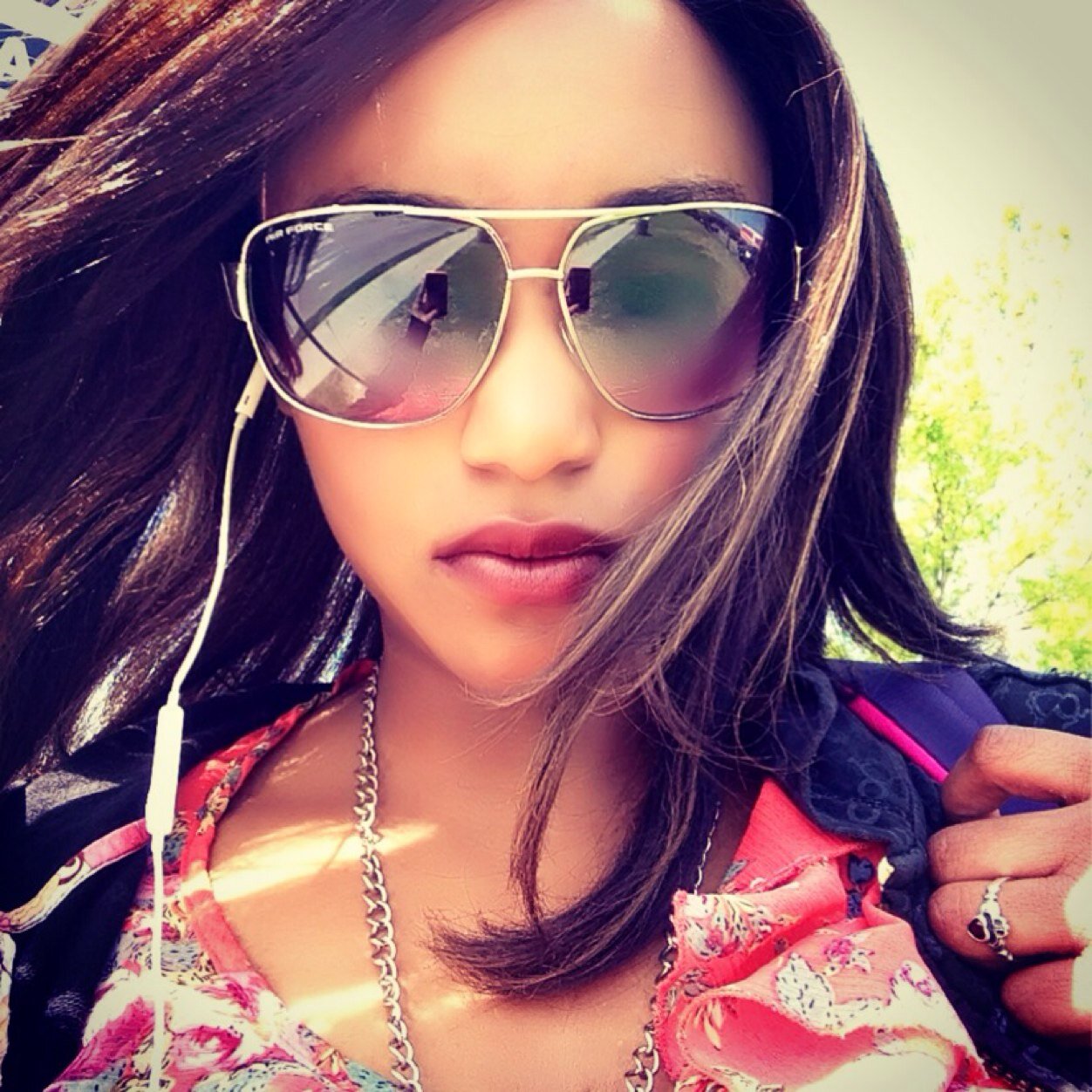 Full time student and part time babysitter and actress studying to become and elementary school teacher young and smart ready to start life family friends my al