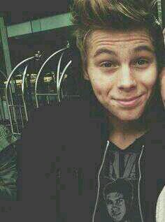 StefanySiga's profile picture. Oii, te dei freefollow gratis retribua no @SmallBoysOf1D, peça sdv 3