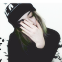 fat0fmore's profile picture. Las cuchillas me llaman, piden a gritos que las deslice sobre mi piel. No debes comer, me susurra el viento, pero como siempre llega tarde, y yo me arrepiento.