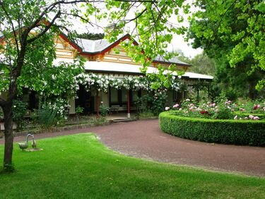 Fine Accommodation, Weddings and Events on the Great Ocean Road.  Indulge in a romantic weekend away or celebrate your wedding at this historic rural retreat.