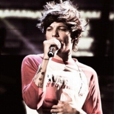 I LOVE LOUIS TOMLINSON 
** queen of One directiontopia **