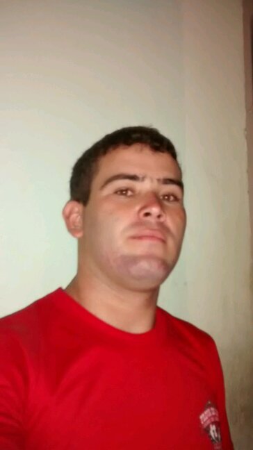 sou uma pessoa muito alegre e educado.