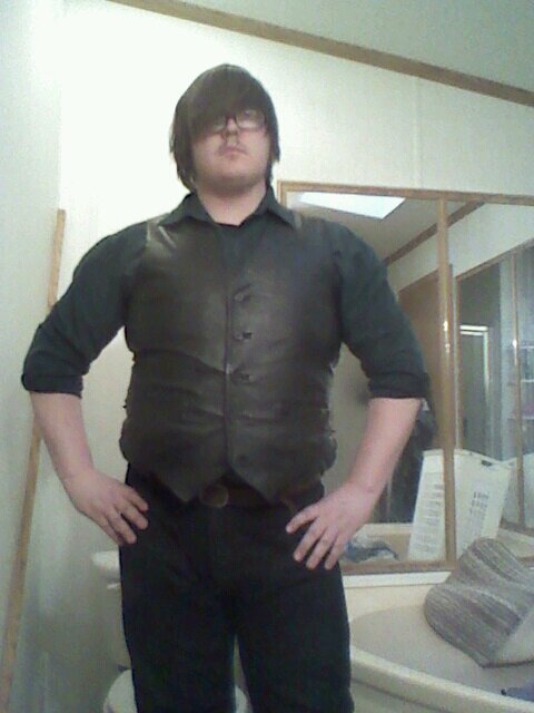 Hey Im Eston. Im very layed back and relaxed, not as wild as i used to. Anyways, get to know me :)