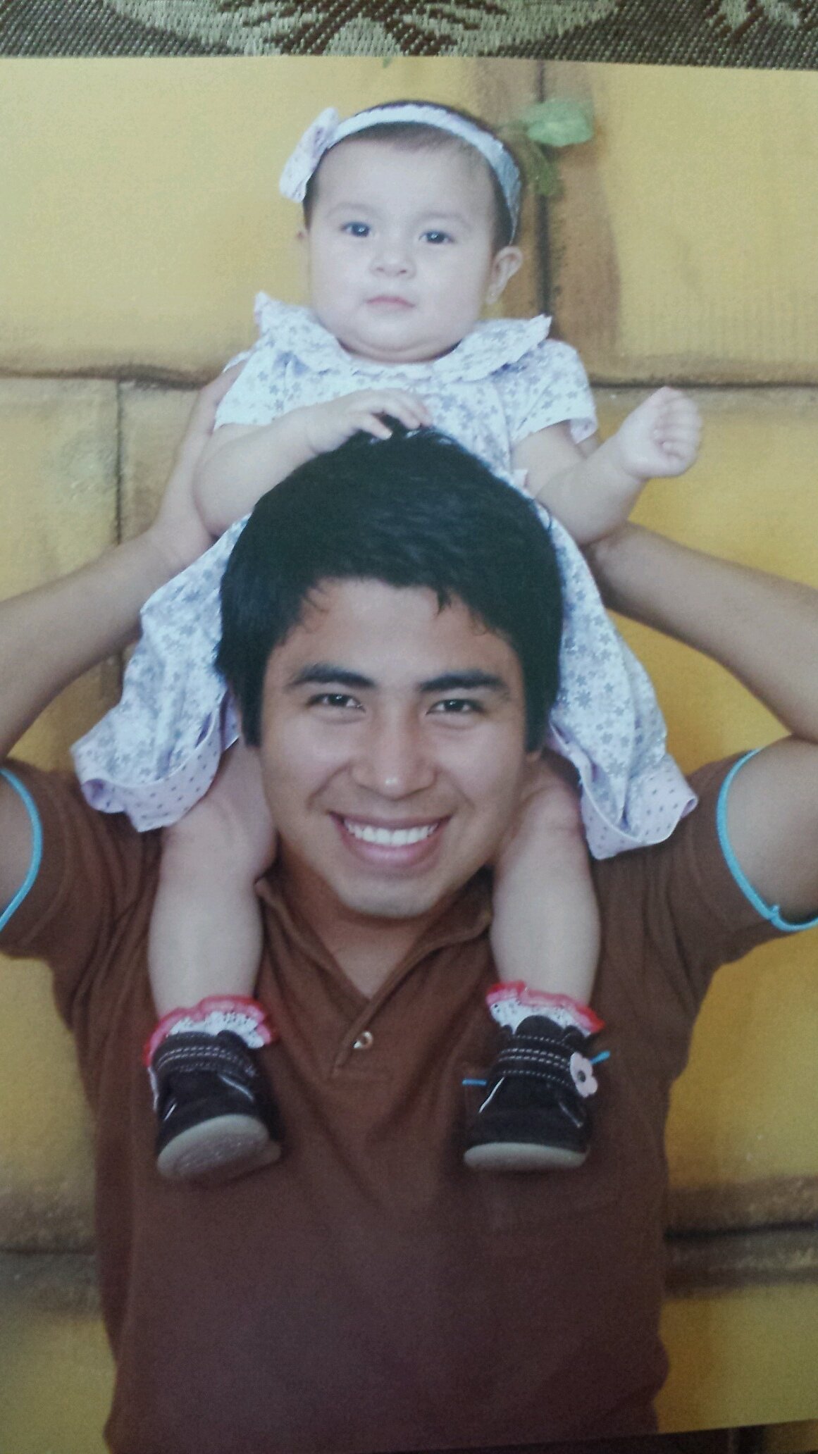 Padre soltero con hija celosa aficionados a los video juegos, fútbol,  Comidas y diversión ♡