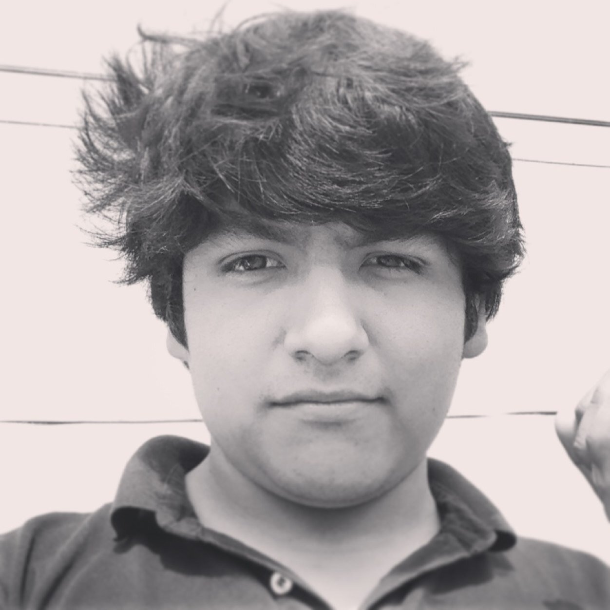 Adrian_QJ's profile picture. Seguimos en pie