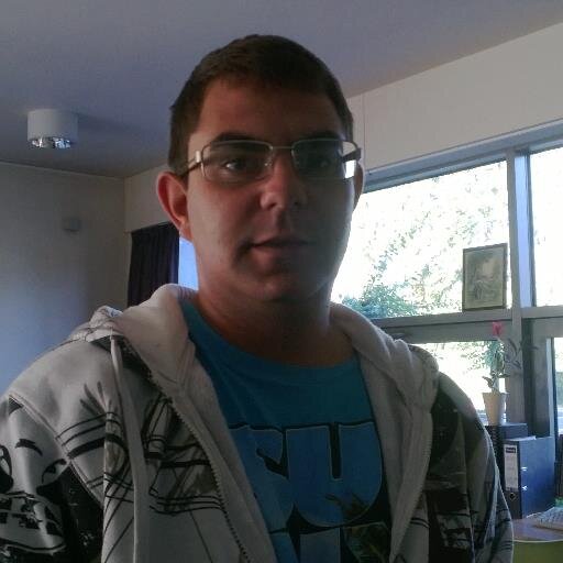 Ik ben 22 jaar oud.
En ben een man.