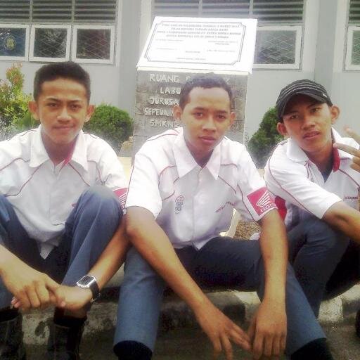 Levin Gilang Pratama | 14 Dec 1997 | Smk negeri 2 Palembang |XI TSM INDUSTRI | My E.L.F | NOTHING SPECIAL :`) | Ready To Dance __