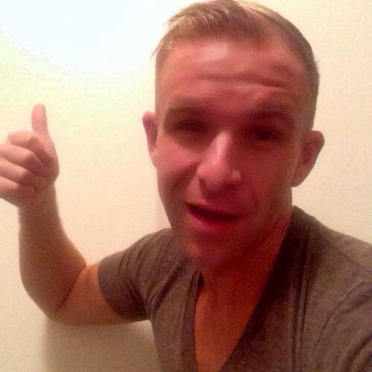 P.A.R.T.Y? Because I gotta. I'm Stephen. Avid partyer. Knowledgeable about clubs  and more in the city. Beer is my favourite pastime. Just moved to TO.