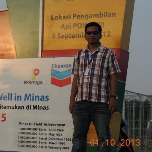 Lahir di Paritohan, 7 Desember 1987, sekitar pukul 00.15.Wib. Dari pasangan B. Siagian & M. br. Mangunsong.
Anak ke-6 dari 7 Bersaudara.